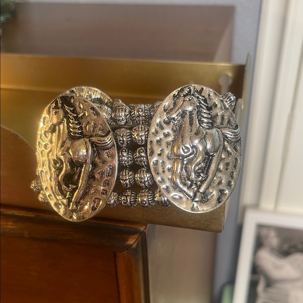 Horse bracelet stretchy NWOT